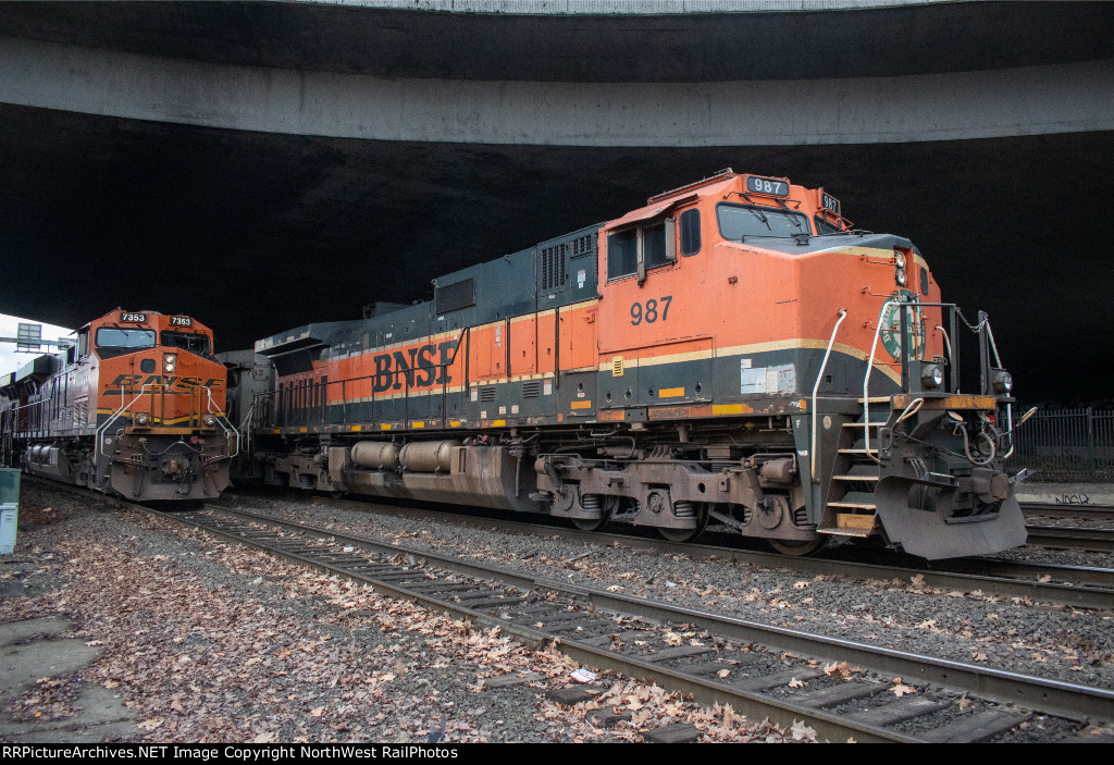 BNSF 987